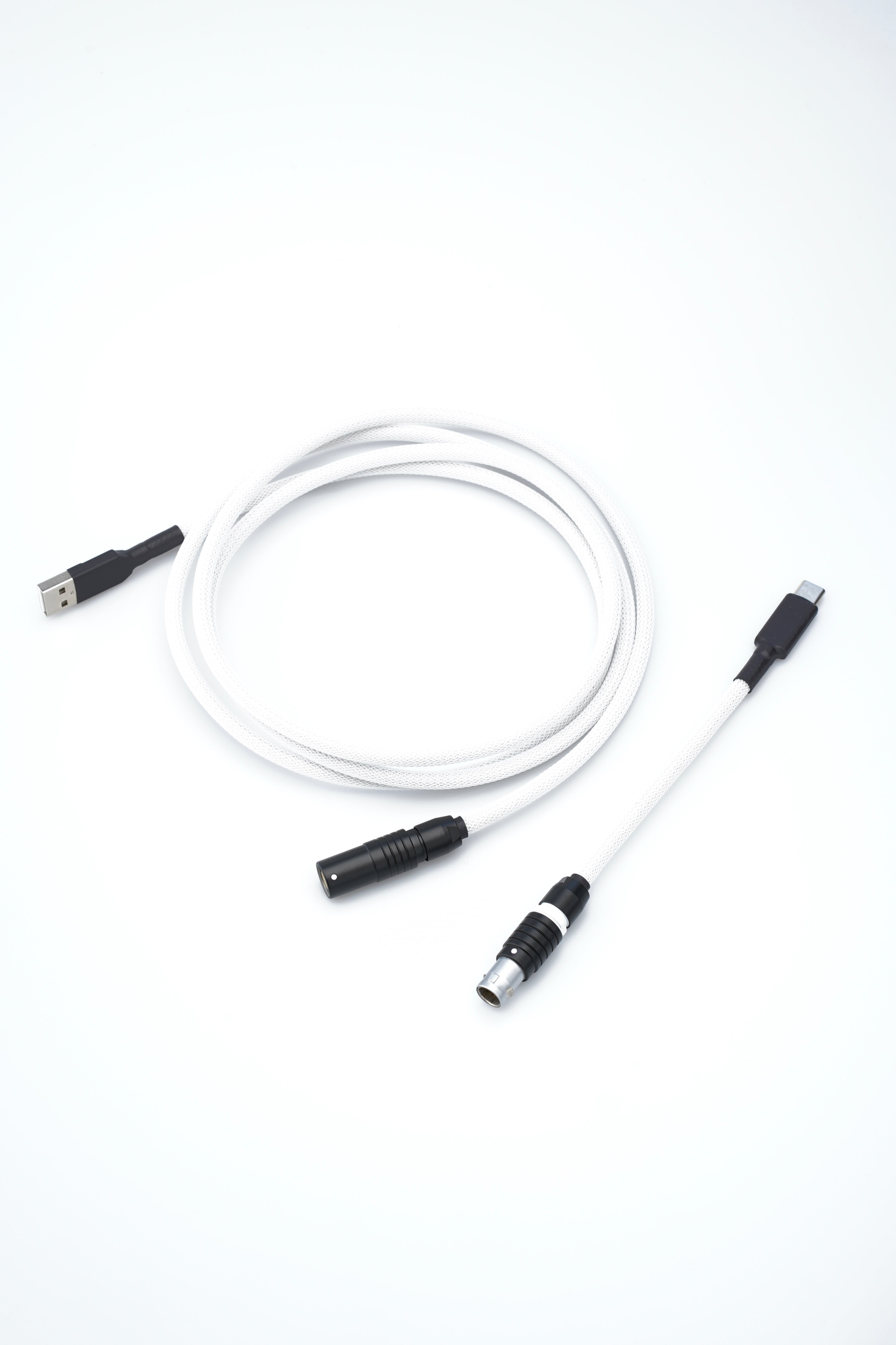 PUSH PULL BLACK ON WHITE USB CABLE